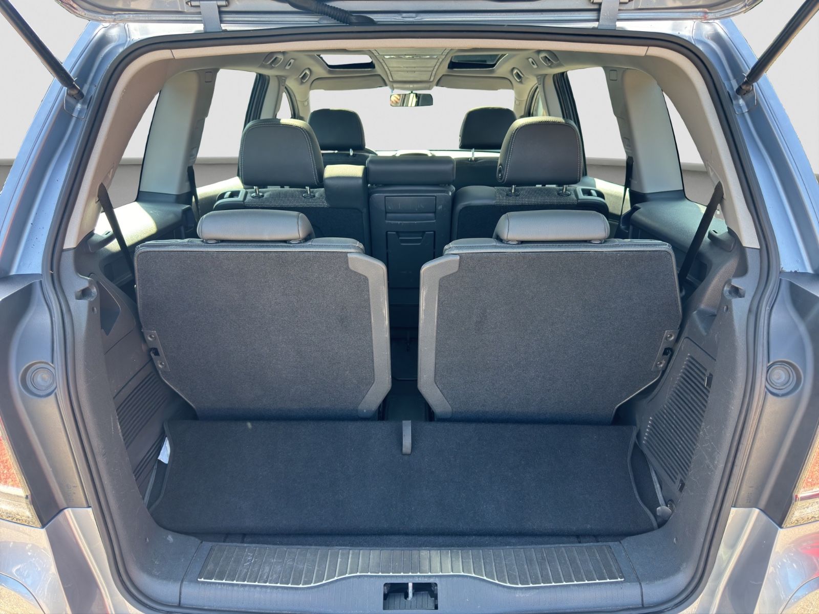 Fahrzeugabbildung Opel Zafira B Cosmo/7. Sitzer/Klimaautom./Pano./TÜV