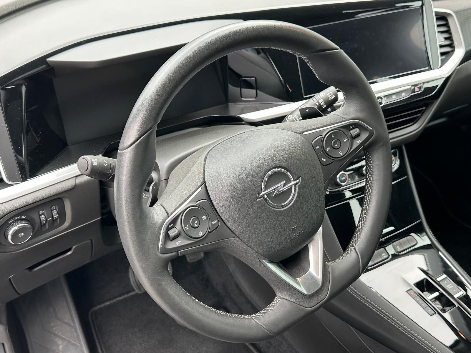 Fahrzeugabbildung Opel Grandland 1.2 GS Line VIRTUAL+LED+KAM+TEMPO+SHZ+