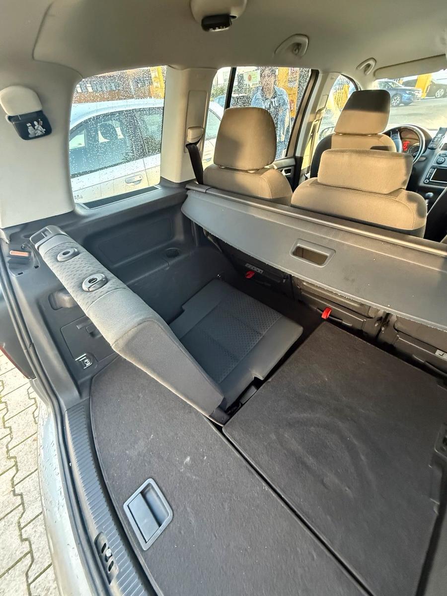 Volkswagen Touran 2009 — photo 15