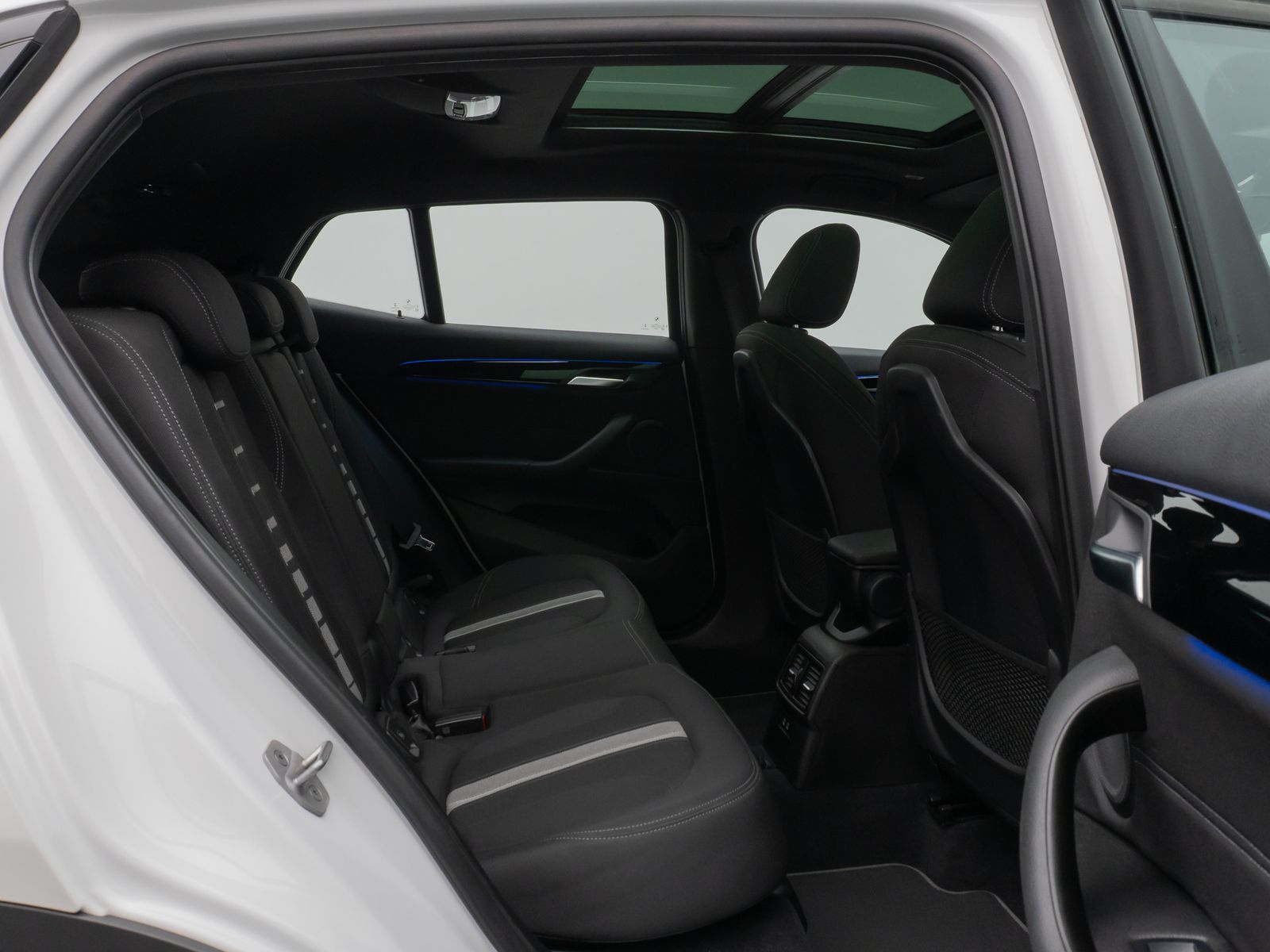 Fahrzeugabbildung BMW X2 sD18i Panorama Kamera DAB HiFi Komfort MSport