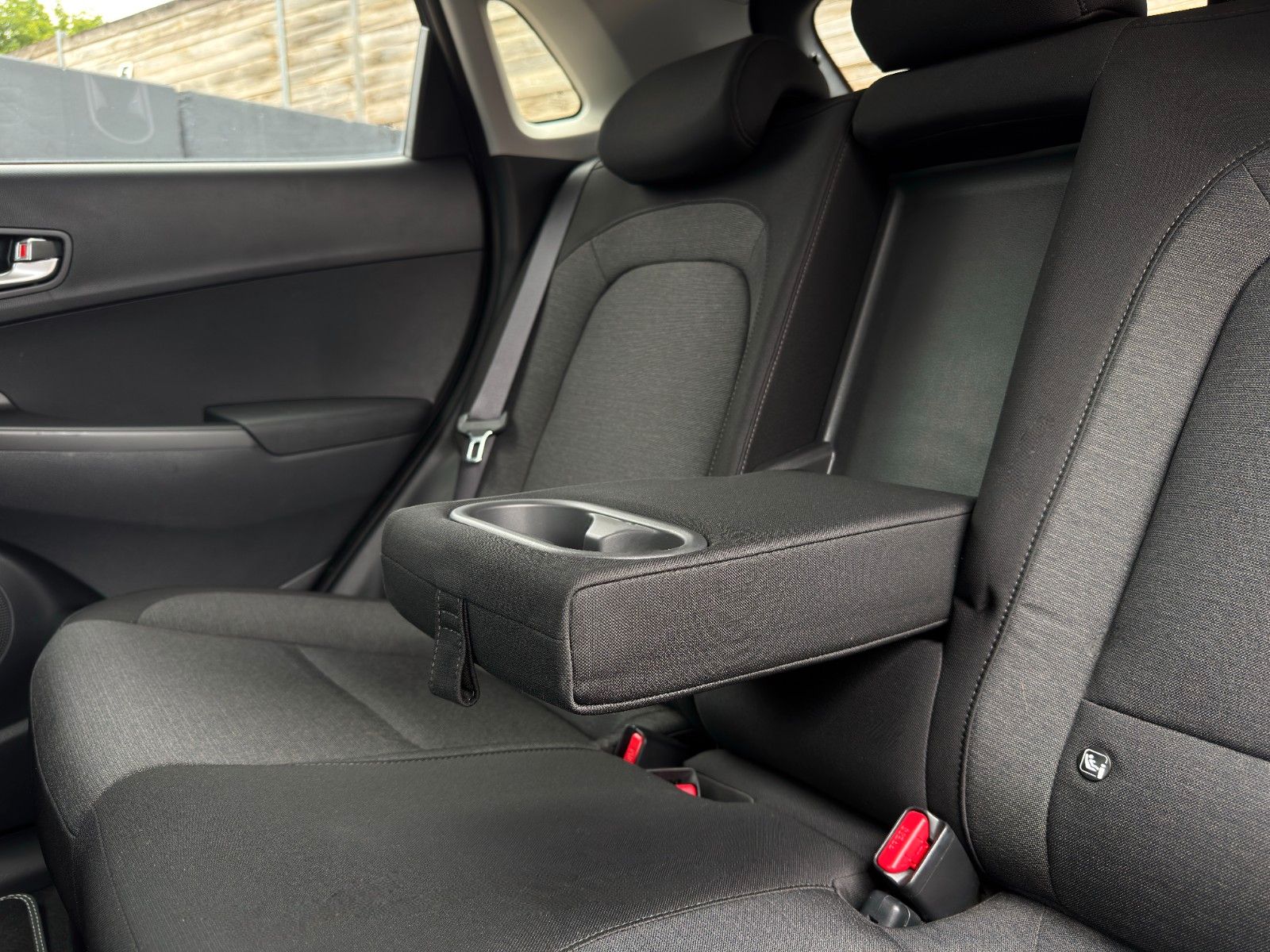 Fahrzeugabbildung Hyundai KONA E Edition 30+ PDC SHZ LHZ KRELL Temp CarPl.