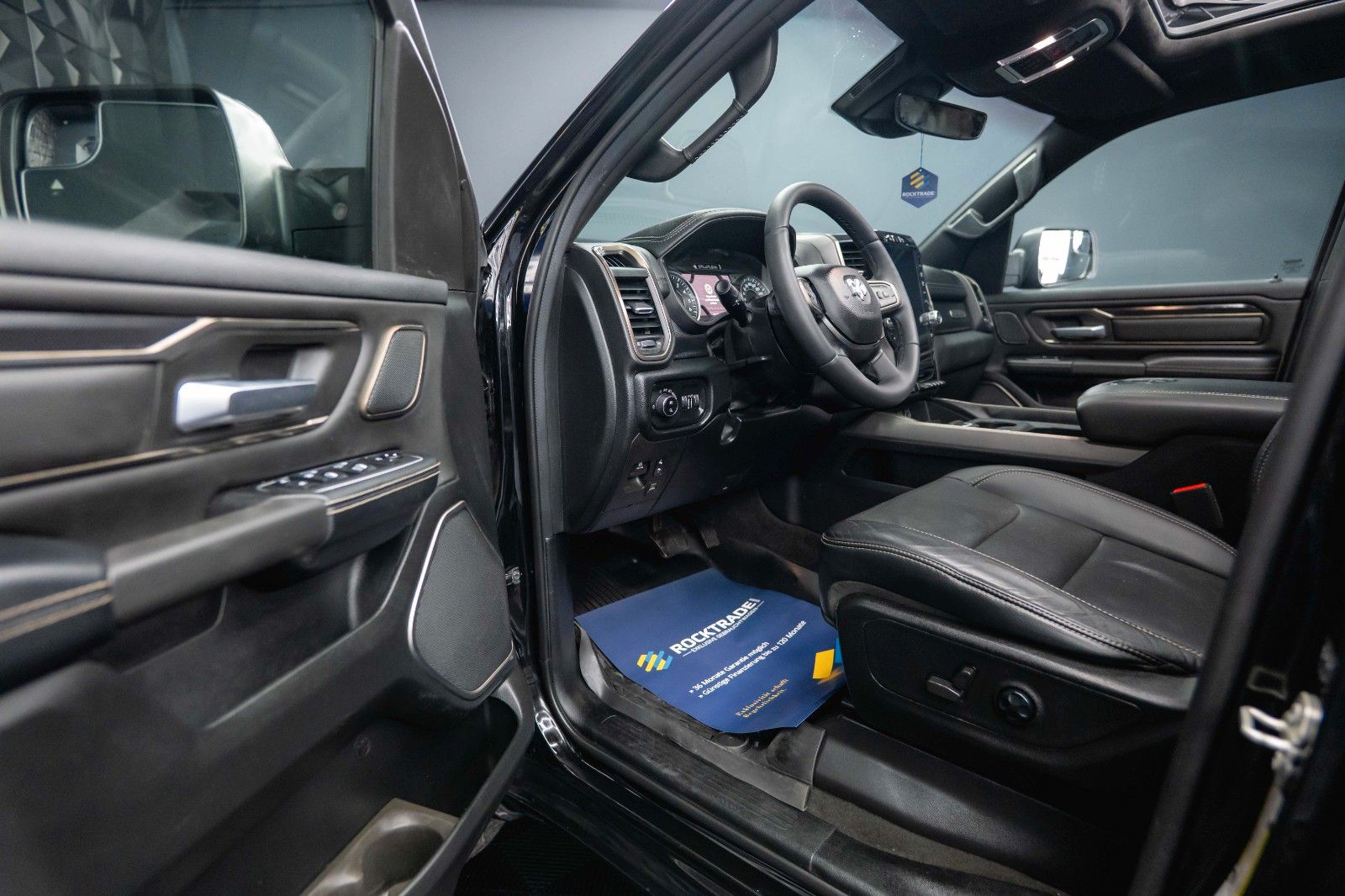 Fahrzeugabbildung Dodge RAM 5.7 V8 HEMI 4x4 NIGHT LARAMIE *Pano*RAMBOX*