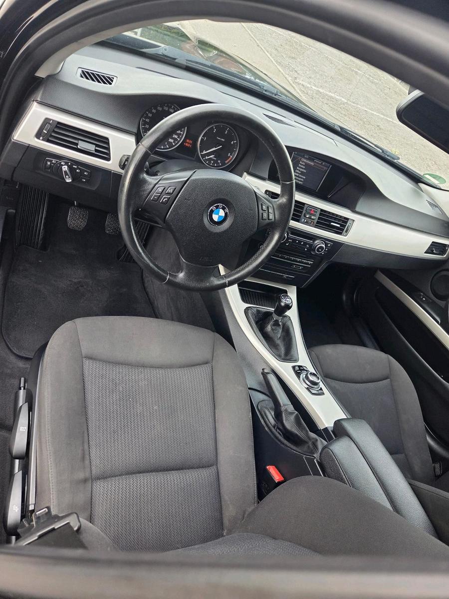 BMW 318 2012 — photo 7