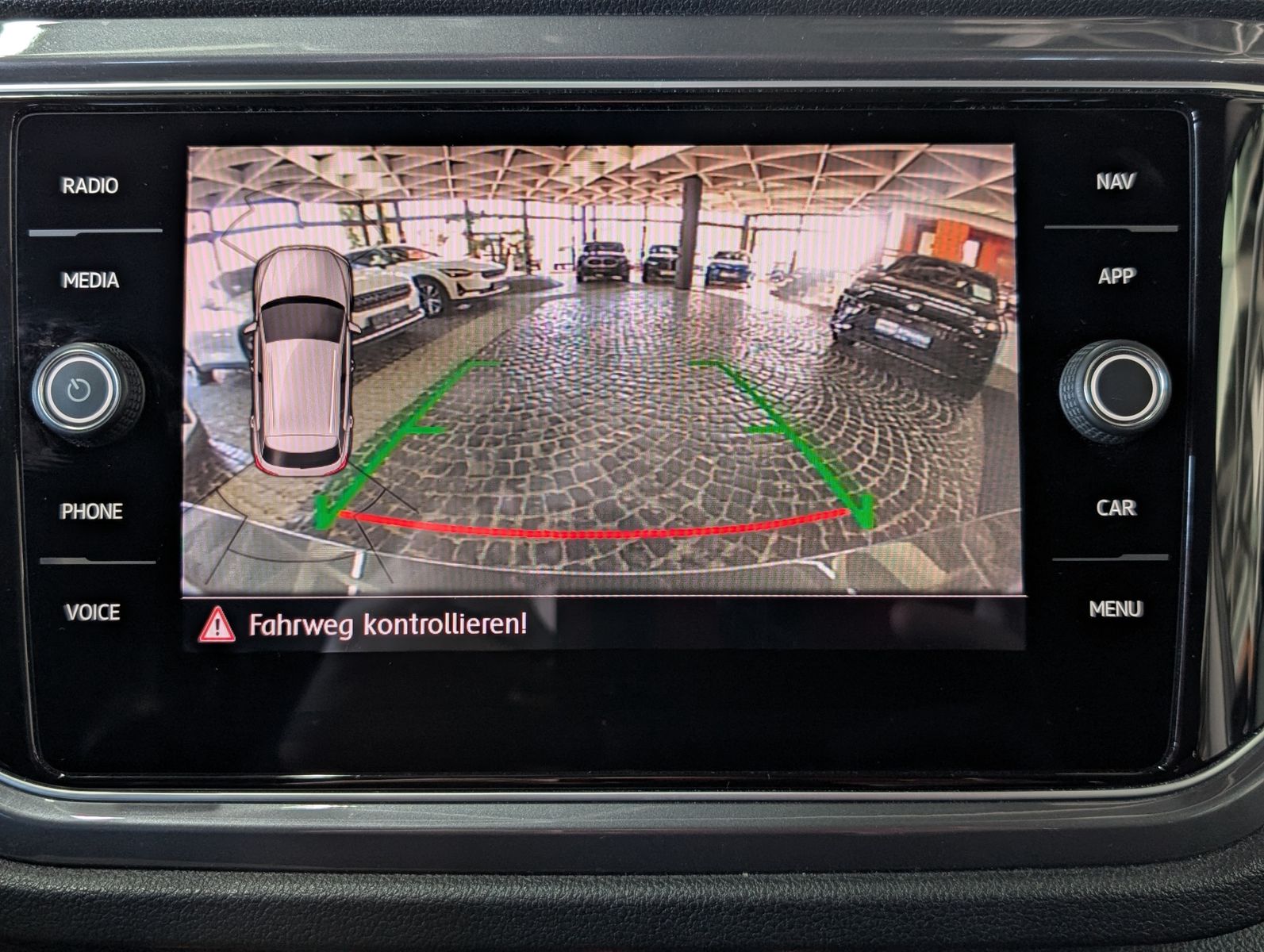 Fahrzeugabbildung Volkswagen T-Roc 1.6 TDI IQ.DRIVE ACC LED KAM SHZ AHK VIRT