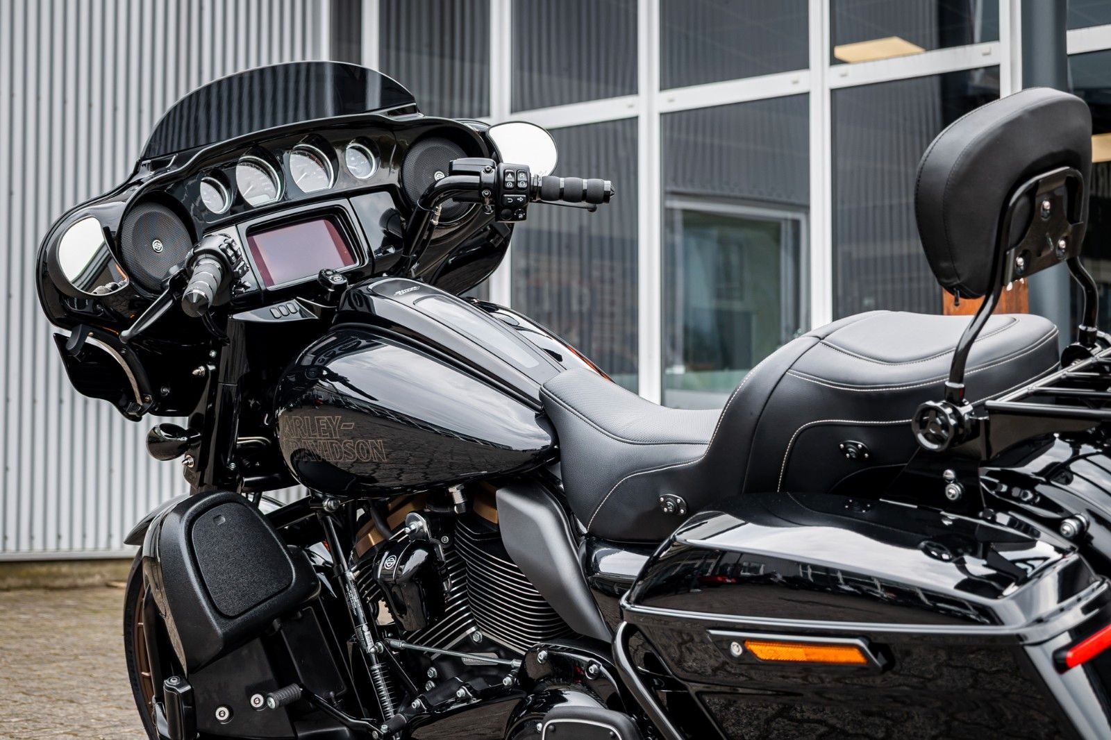 Fahrzeugabbildung Harley-Davidson FLHXST STREET GLIDE ST 117 - Kesstech -