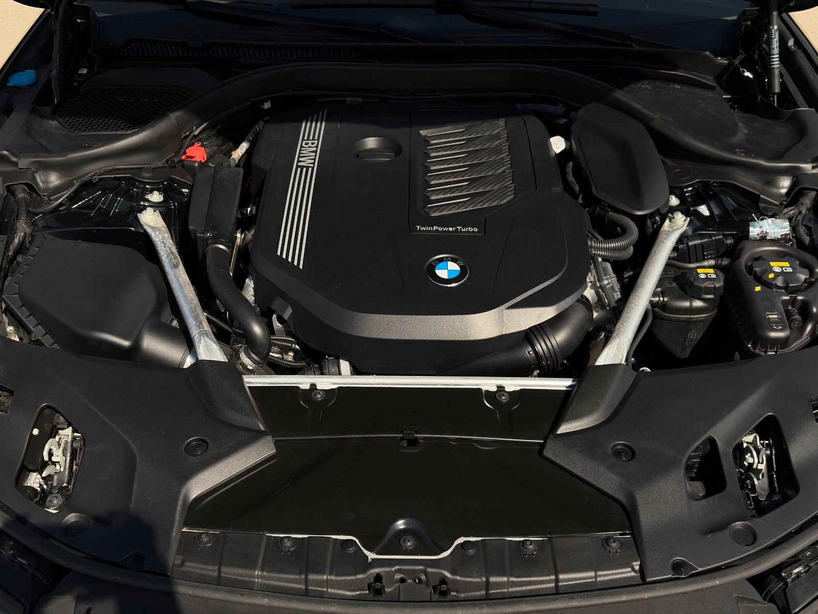 Fahrzeugabbildung BMW 540i Aut. Leder HuD Adap. LED CAM ACC H&K AHK