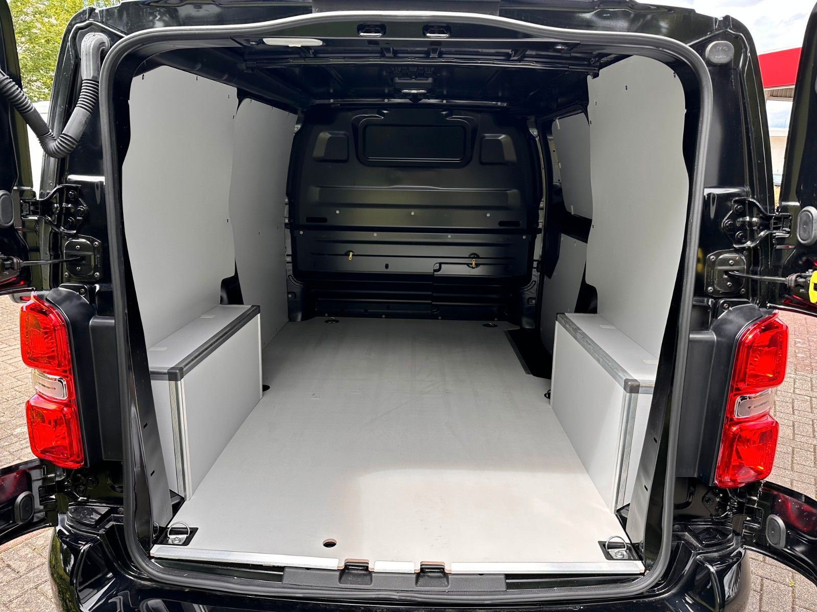 Fahrzeugabbildung Citroën e-Jumpy Kasten Standard 75KWh Navi Sítzhzg