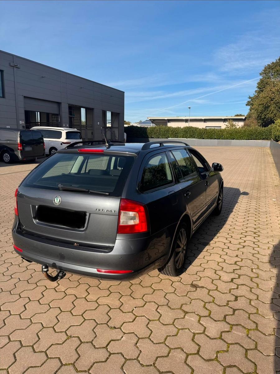 Skoda Octavia 2009 — салон