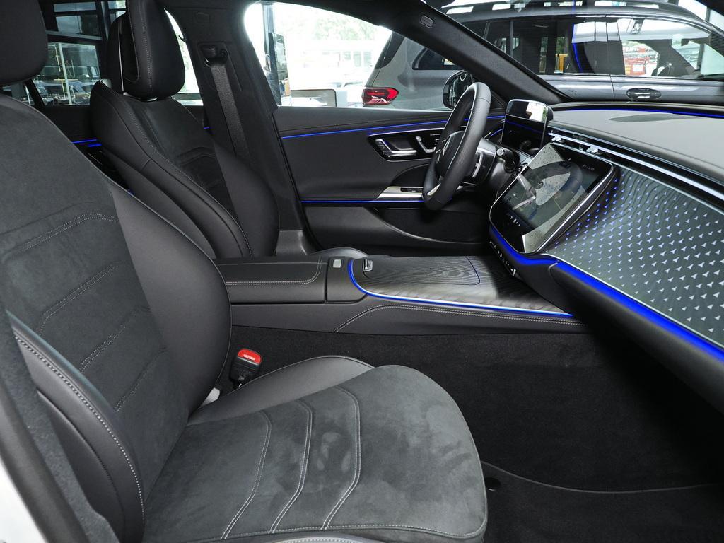 Mercedes-Benz E 220 d T AMG NIGHT PANO DISTRONIC 4D-SOUND
