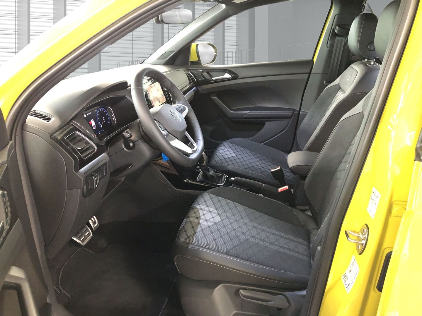 Fahrzeugabbildung Volkswagen T-Cross R-Line 1.0 TSI DSG Sportpaket Navi LED B