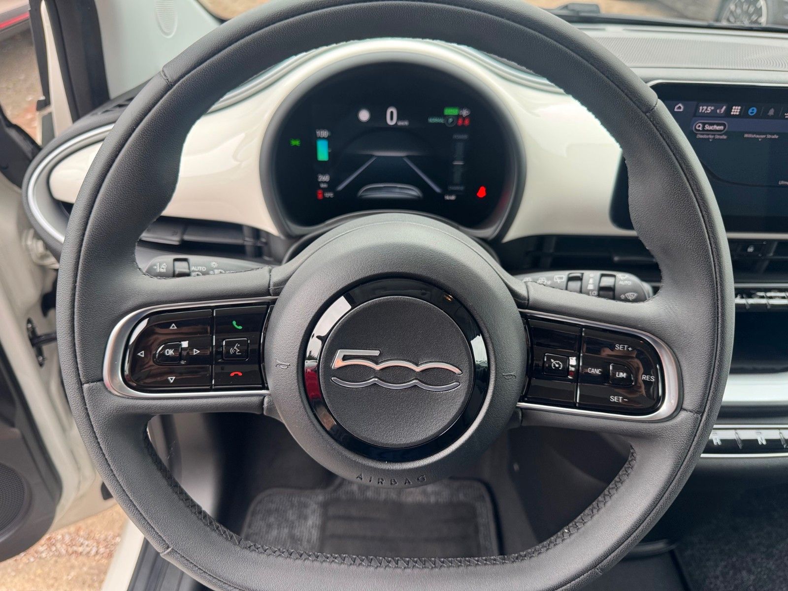 Fahrzeugabbildung Fiat 500e Icon NAVI SITZHEIZUNG KAMERA TEMPOMAT