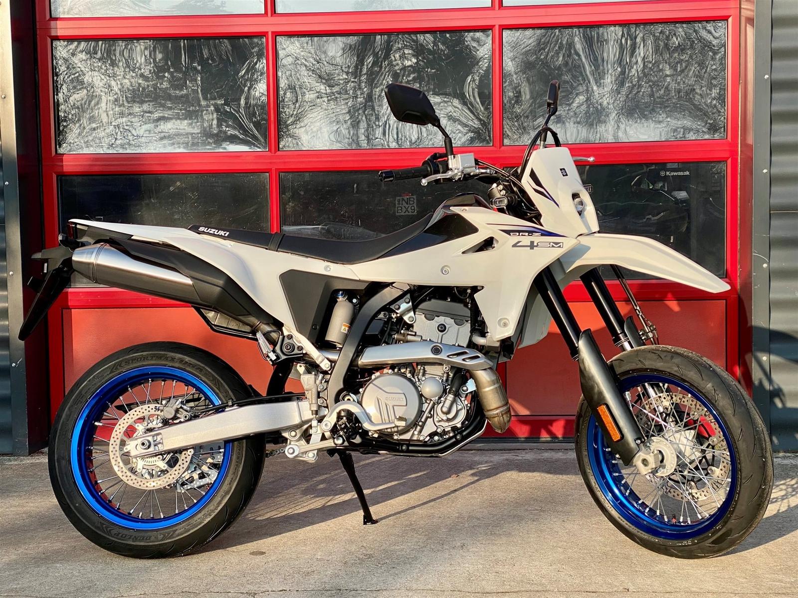 Suzuki DR-Z4SM Mod. 2026 sofort verfügbar zum