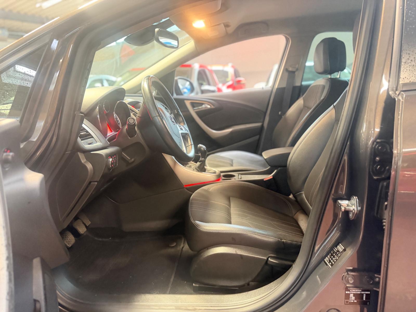 Opel Astra J Lim 150 Jahre Opel