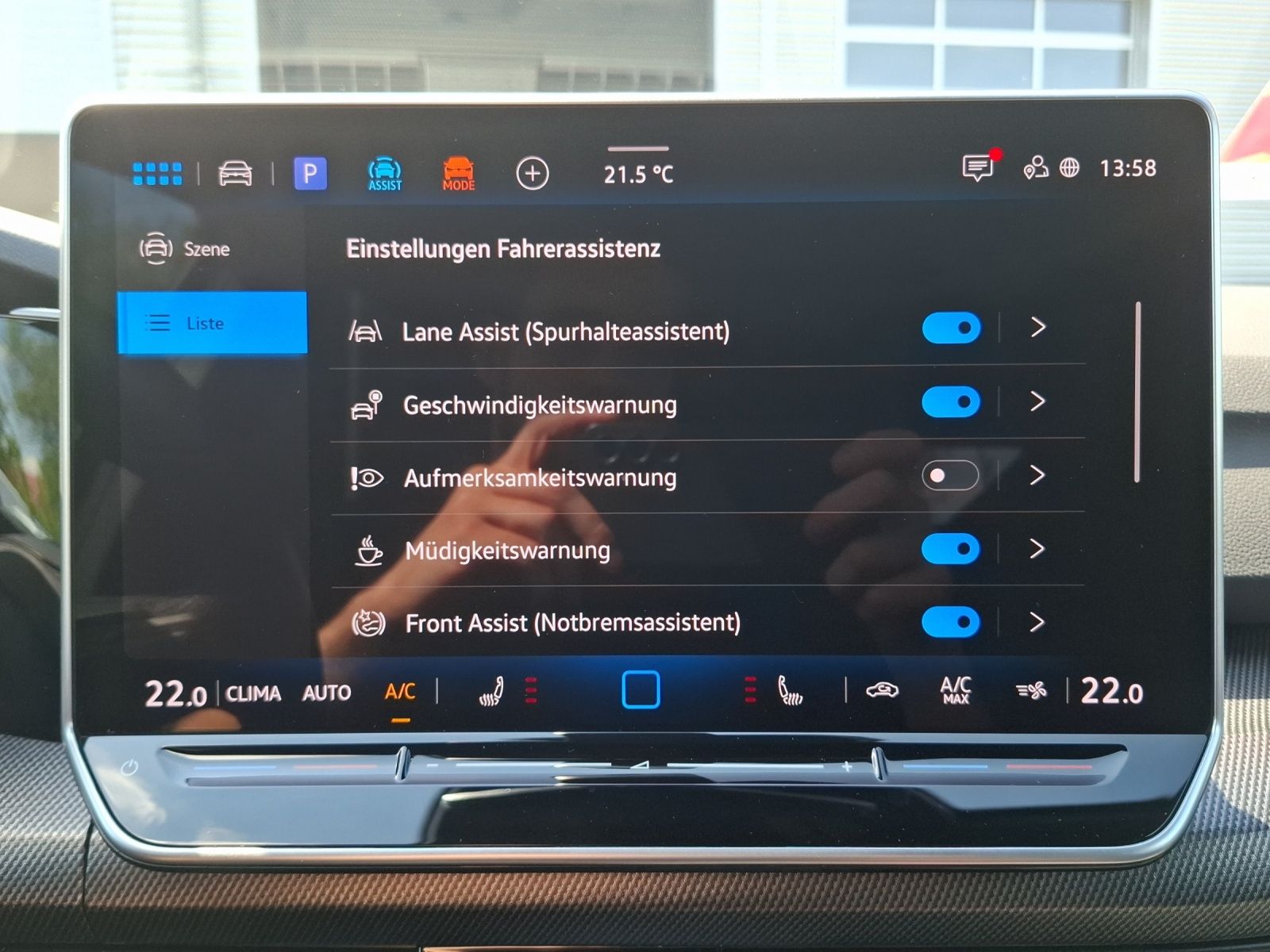 Fahrzeugabbildung Volkswagen Golf VIII Variant eTSI R-Line DSG LED Navi AID A