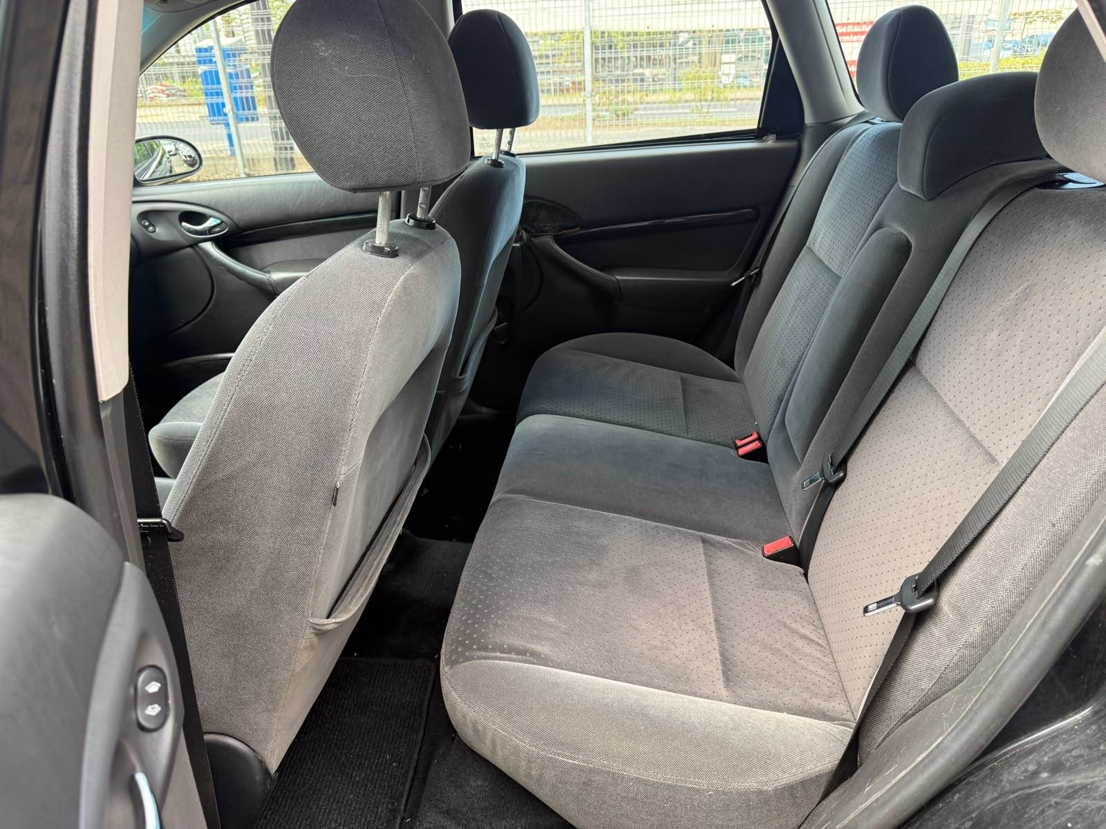 Ford Focus 2004 — photo 18