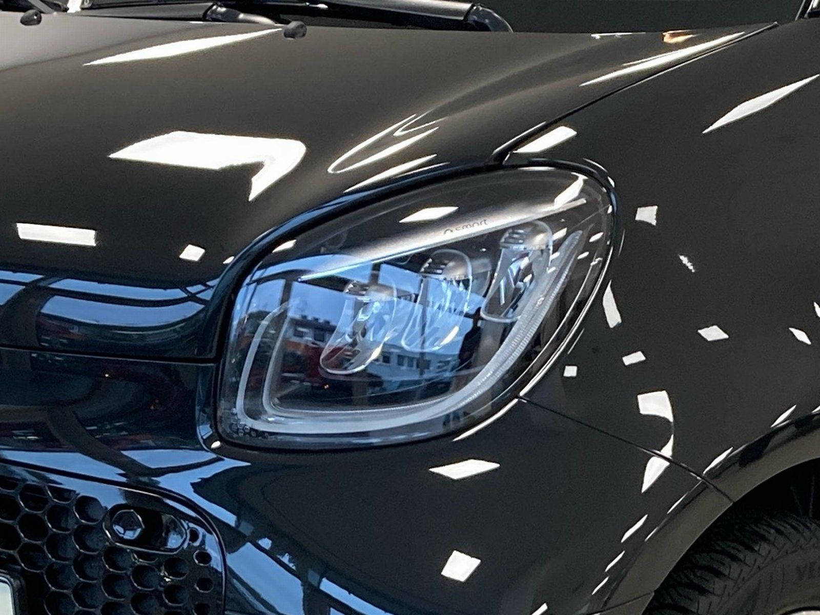 Fahrzeugabbildung Smart smart EQ fortwo Exclusive*Kamera*Media*LED*22kW*
