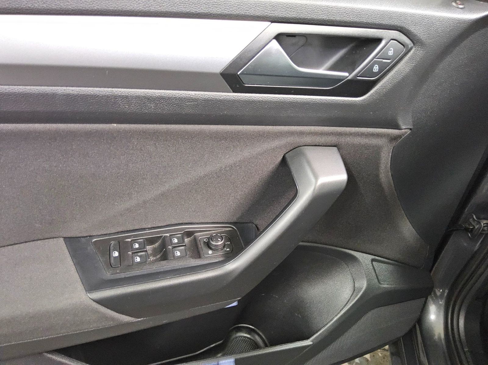 Volkswagen T-Roc 1.0 TSI Life LED DC PDC SHZ DAB+ foto 10