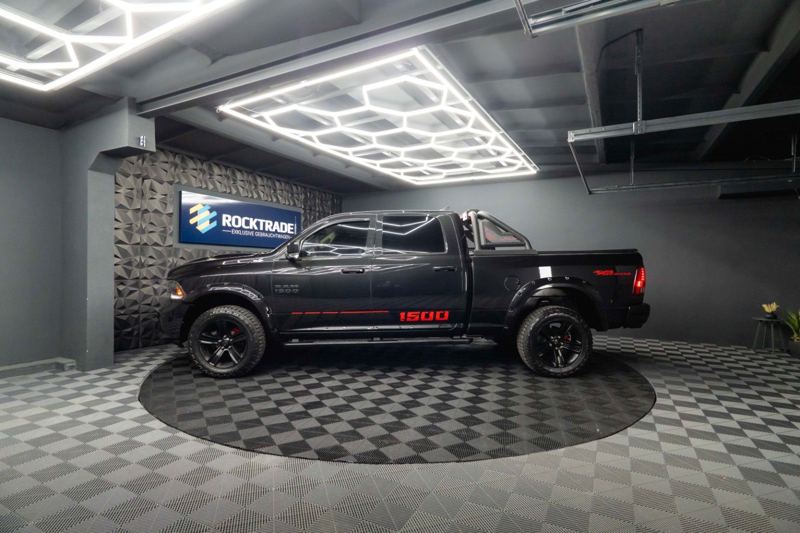 Fahrzeugabbildung Dodge RAM 5.7 V8 HEMI 4x4 OFFROAD Night-Paket LONGBED