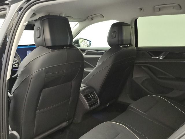 Volkswagen Passat 1.5 eTSI Business DCC HuD IQ Area View foto 4