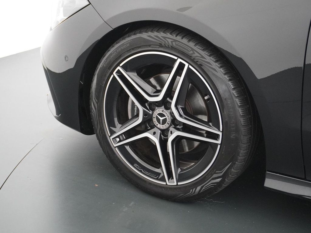 Mercedes-Benz CLA 180 Shooting Brake Star Edition AMG Line