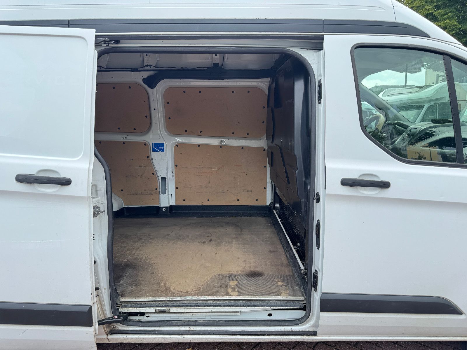 Fahrzeugabbildung Ford Transit Custom 2.2 TDCI HOCHDACH L2 H2 3-SITZER