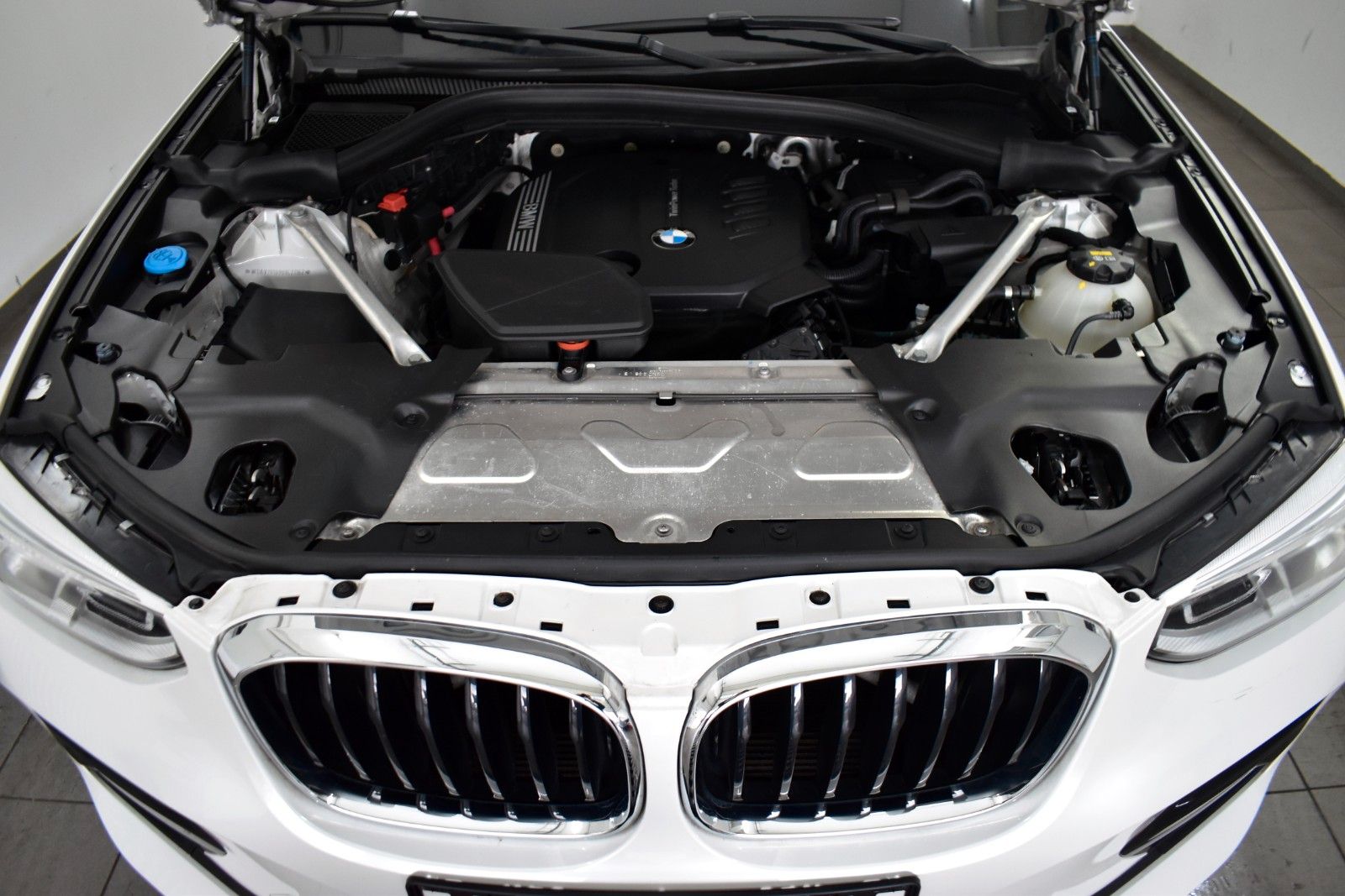 Fahrzeugabbildung BMW X4 20dA xDrive Advantage  Leder,Navi,LED,Kamera