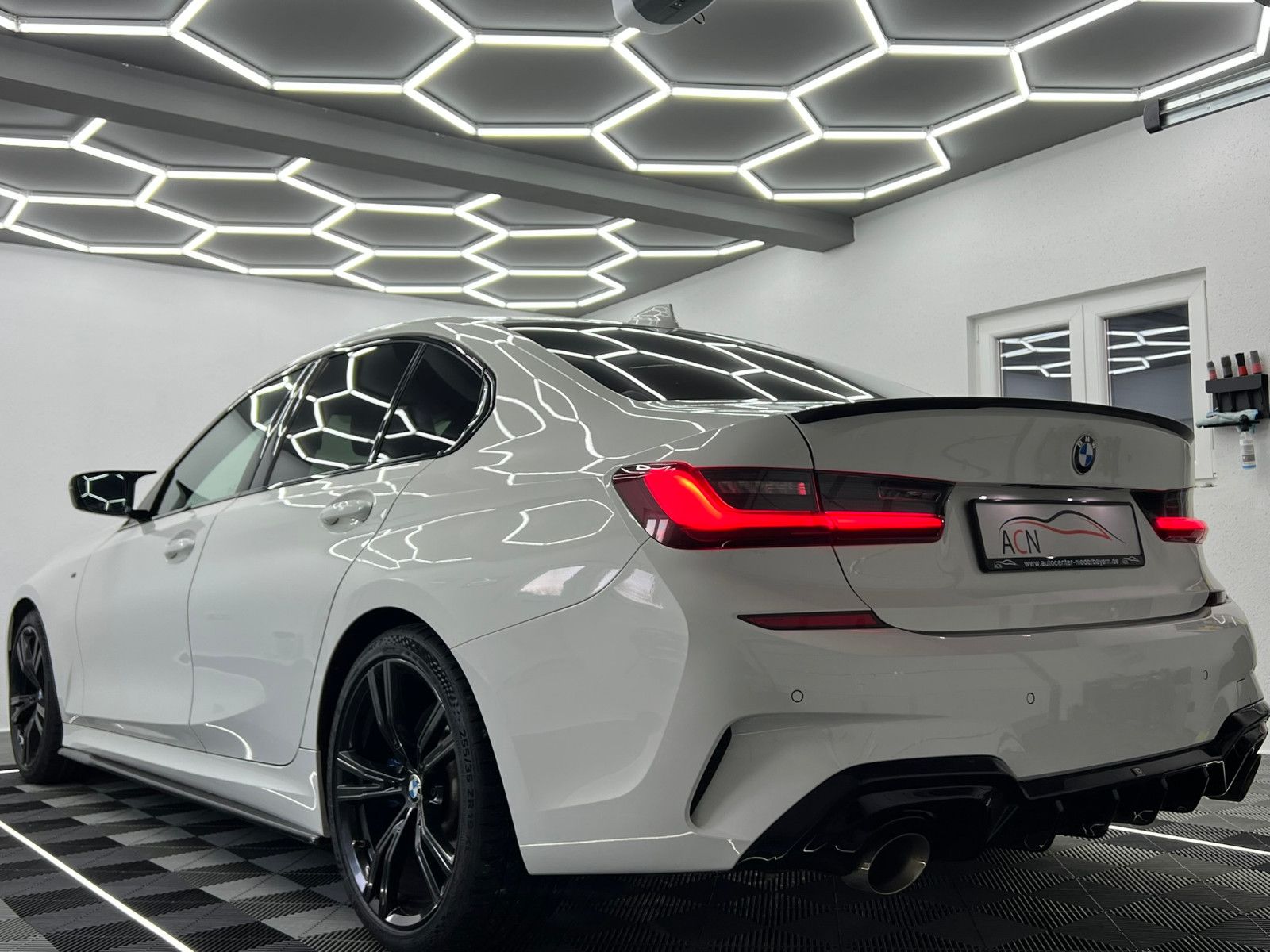 Fahrzeugabbildung BMW 330 i Lim M SPORT/LED/VRTL COCKPIT/19ZOLL/DE FZG