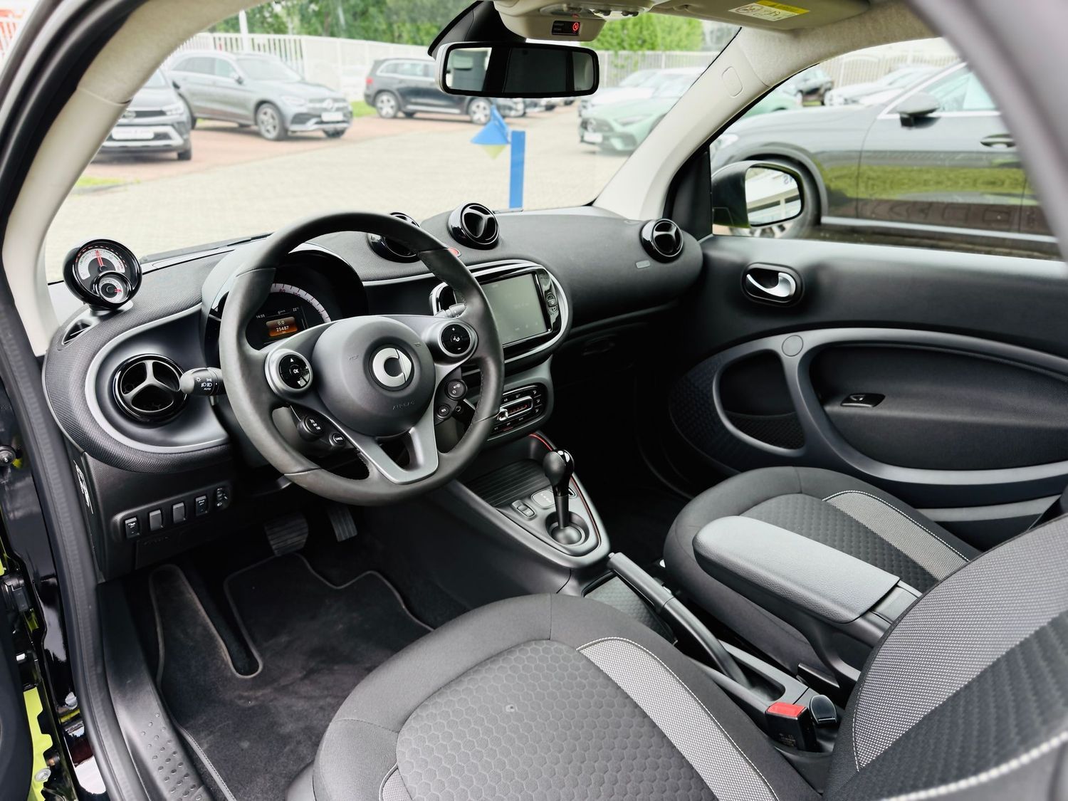 Fahrzeugabbildung Smart forTwo EQ EXCLUSIVE, Winter, LED, PTS, RFK, Pano