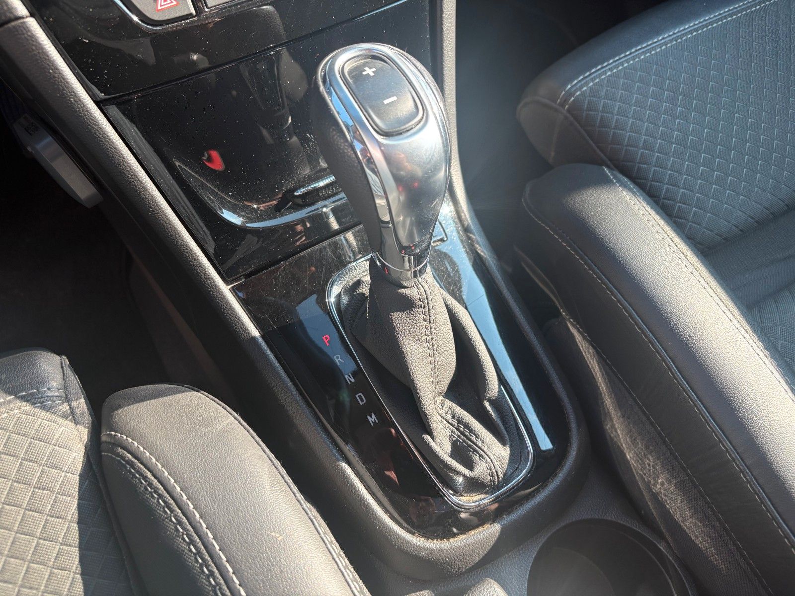 Fahrzeugabbildung Opel Mokka X 1.4 Innovation Aut. Navi LED SPORTSITZE
