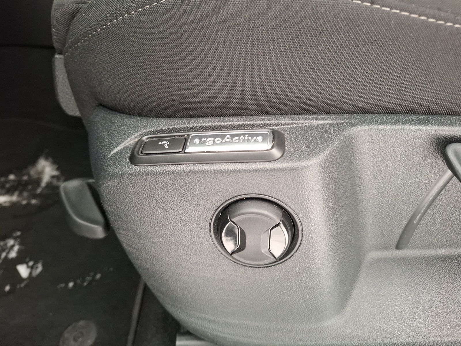 Fahrzeugabbildung Volkswagen Tiguan TDI Life DSG 4M Standhzg Matrix Navi AID