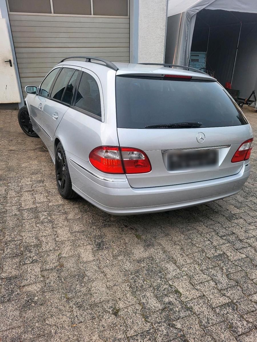 Mercedes-Benz E320 2006 — photo 6
