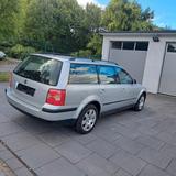 Volkswagen VW Passat  1,6 Benzin  Kombi - Volkswagen Passat aus 2001: Kombi