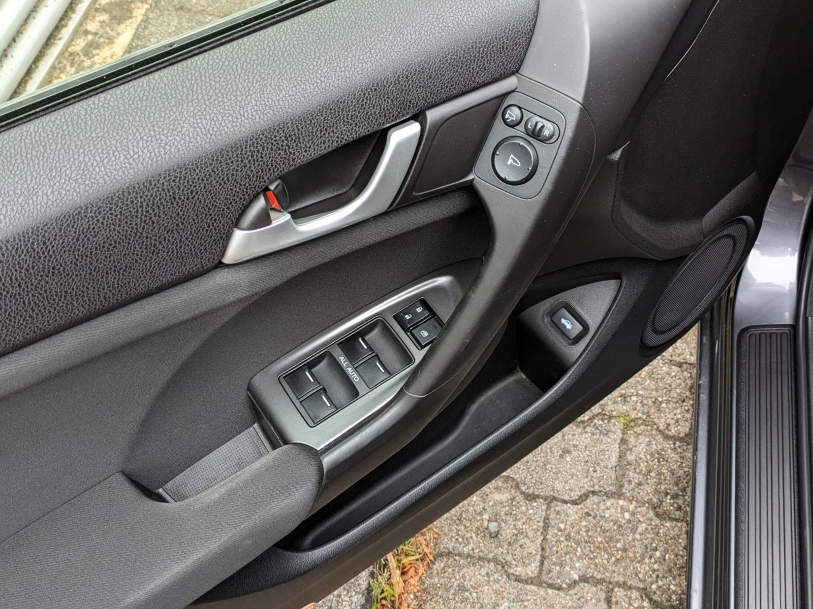 Fahrzeugabbildung Honda Accord 2.0i KLIMAAUT SITZHEIZUNG XENON GARANTIE!