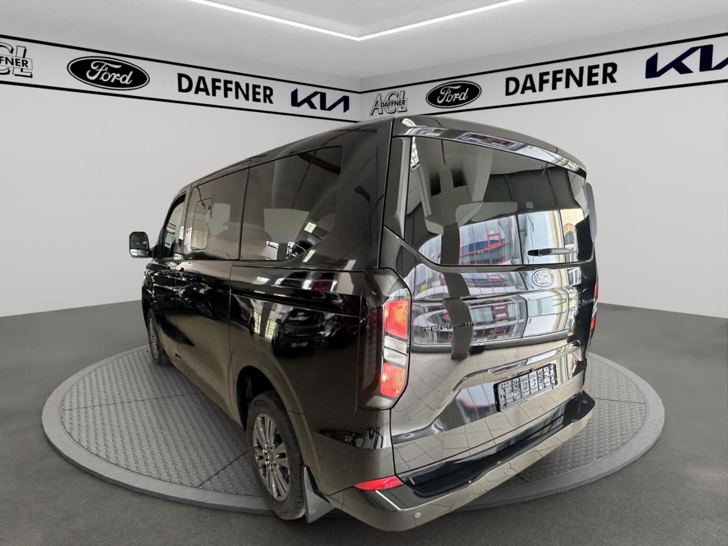 Fahrzeugabbildung Ford Transit Custom Kombi 320 L1 FWD Limited