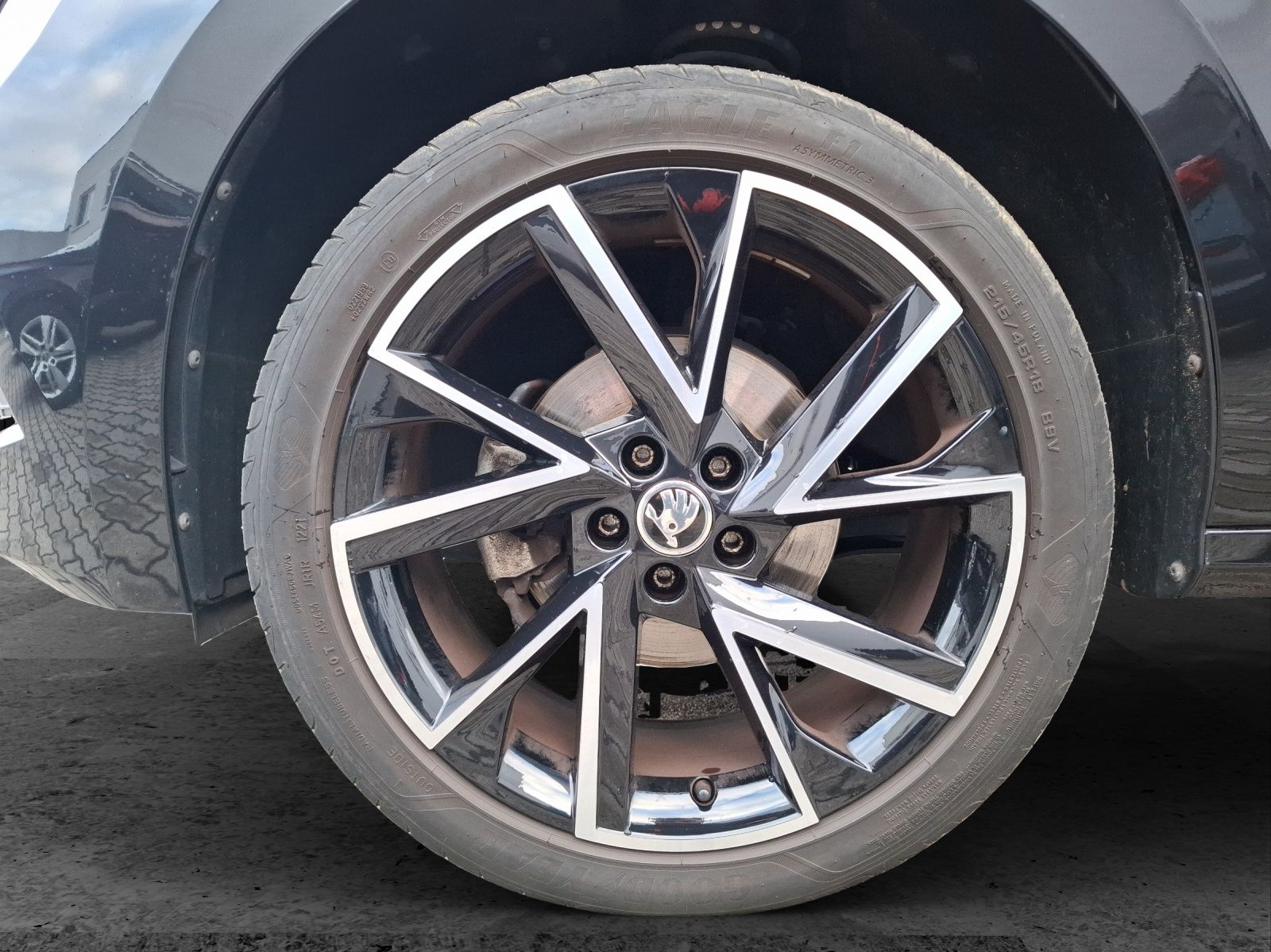 Fahrzeugabbildung SKODA Kamiq TSI Monte Carlo LED AHK Pano GRA PDC SH 18