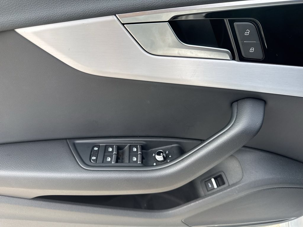 AUDI A4 2024