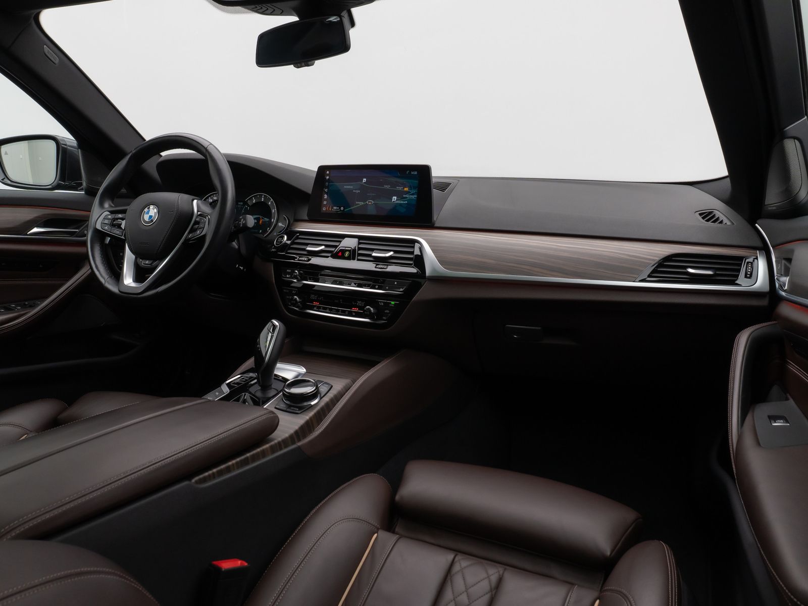 Fahrzeugabbildung BMW 530i xD Luxury Line Panorama 360°HUD H/K Massage