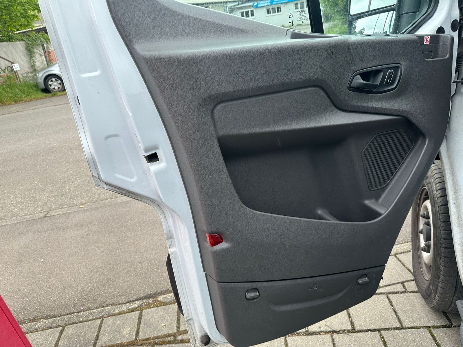 Fahrzeugabbildung Ford TRANSIT 290 L2H2 TREND* SDH* DAB*