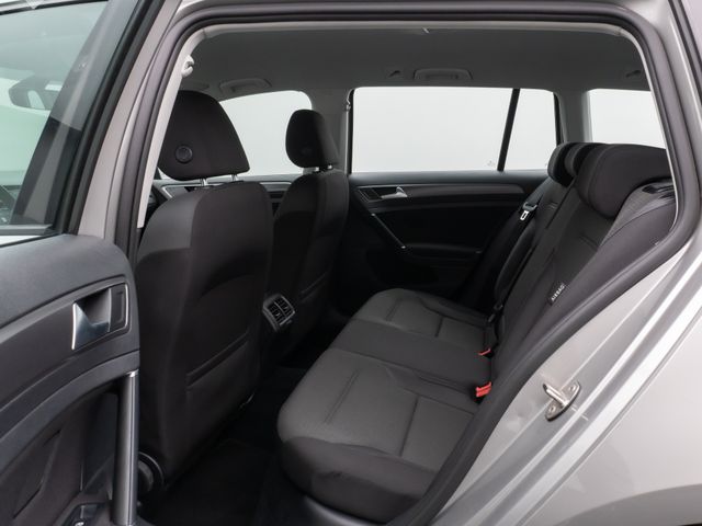 Foto Nummer 24: VW Golf