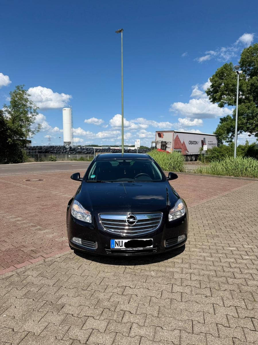 Opel Insignia 2011 — салон
