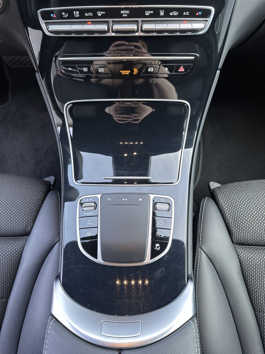 Fahrzeugabbildung Mercedes-Benz GLC 300e 4Matic AMG-Line NAV+LED+CARPLAY+KAMERA