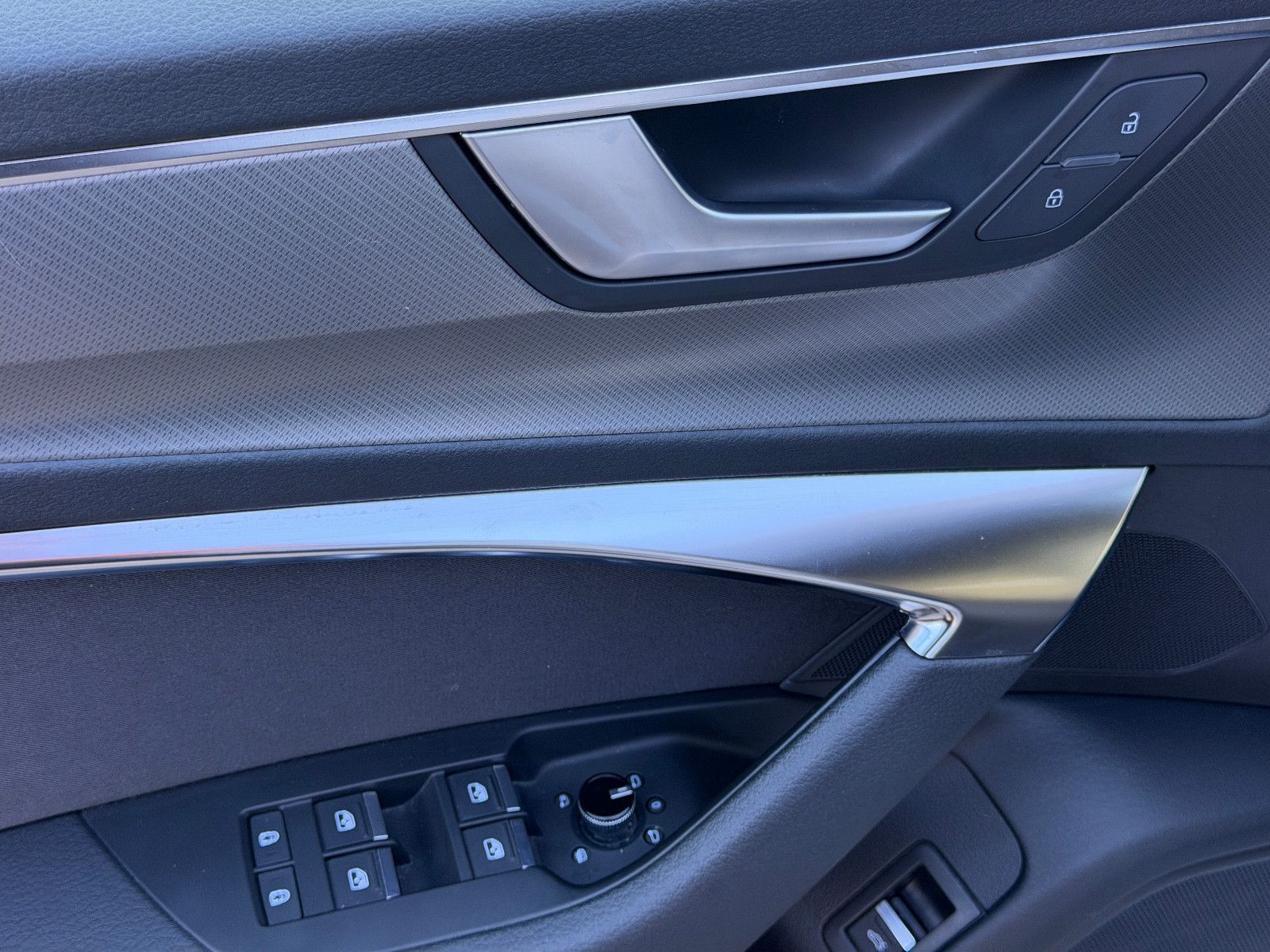 Fahrzeugabbildung Audi A6 Avant 55 TFSI quattro/SPORT/S-LINE/
