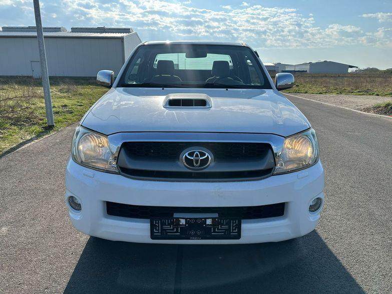 TOYOTA HILUX 4WD 2.5 DIESEL - 120 CV- GPS - BVM - ATTELAGE FIXE