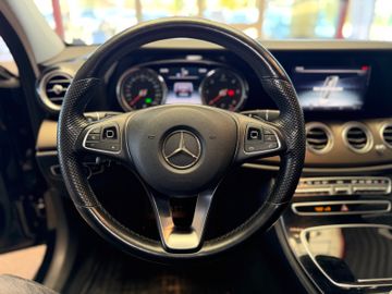 Mercedes E 220 - 12