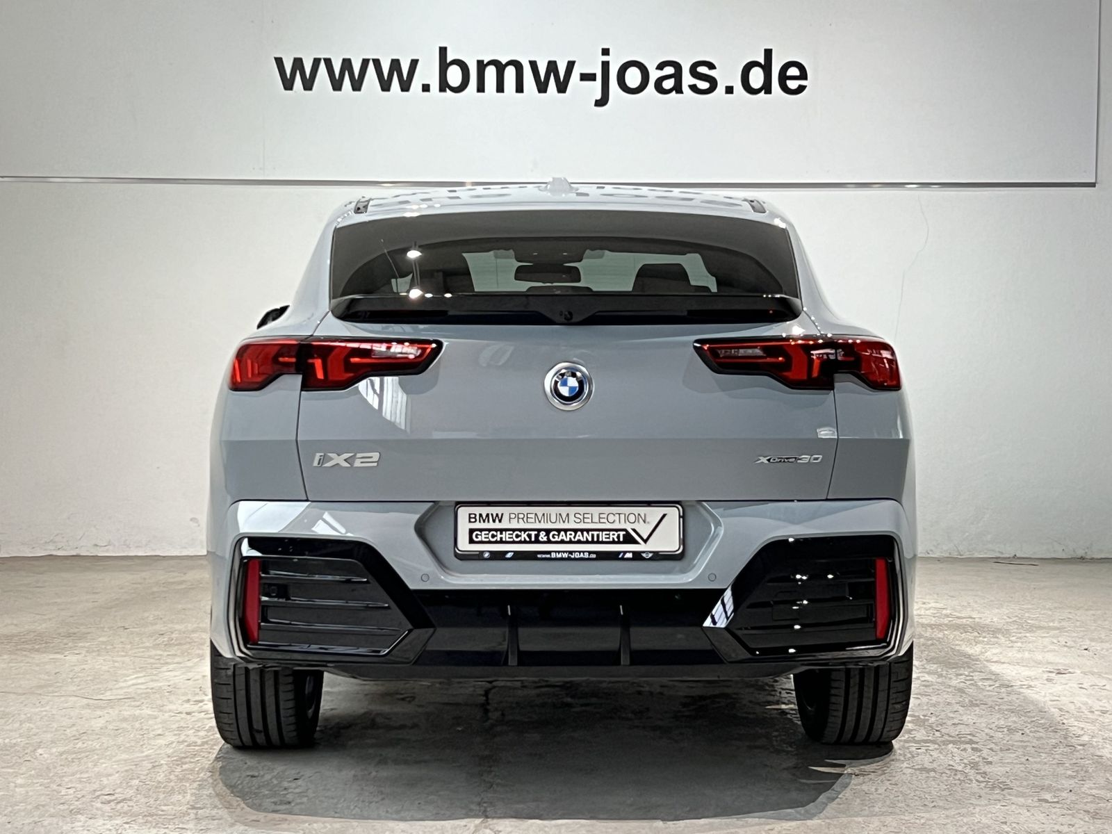 Fahrzeugabbildung BMW iX2 M Sportpaket Glasdach Head-Up