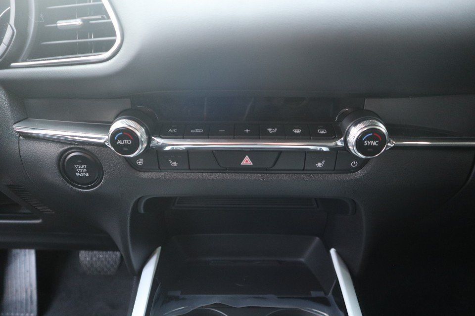 Fahrzeugabbildung Mazda 3 FB M-Hybrid Centre-Line G-140 NAVI ACAA SHZ HU
