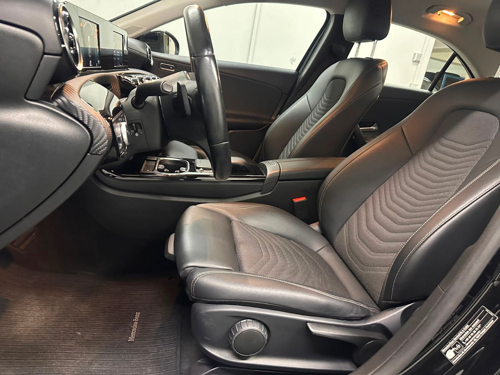 Fahrzeugabbildung Mercedes-Benz A 200 d Limousine NAVI*KLIMA*SH*TOTWI*SPURH*LED*