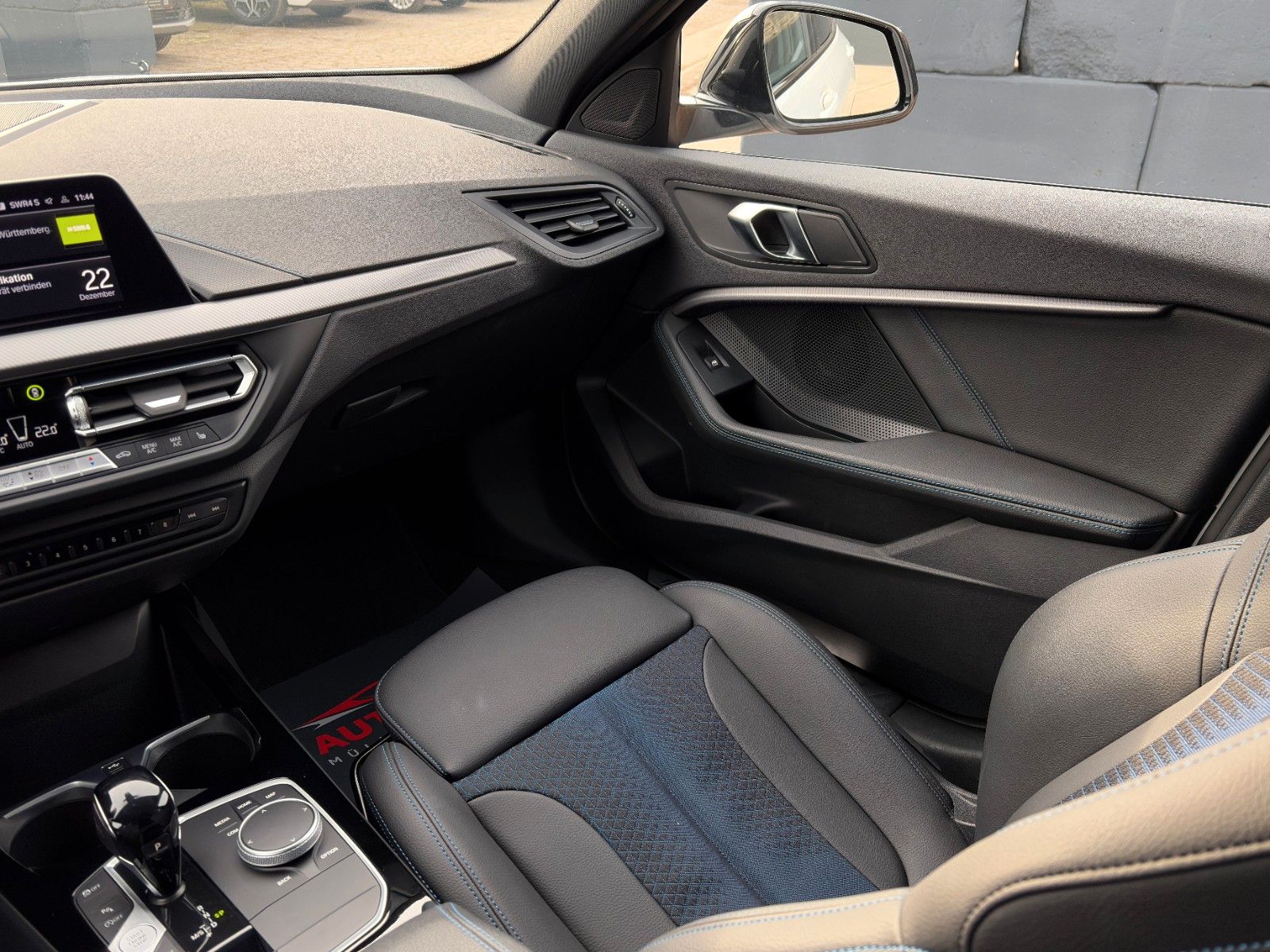 Fahrzeugabbildung BMW M135i xDrive HiFi SHZ LED DAB PDC Wireless Temp