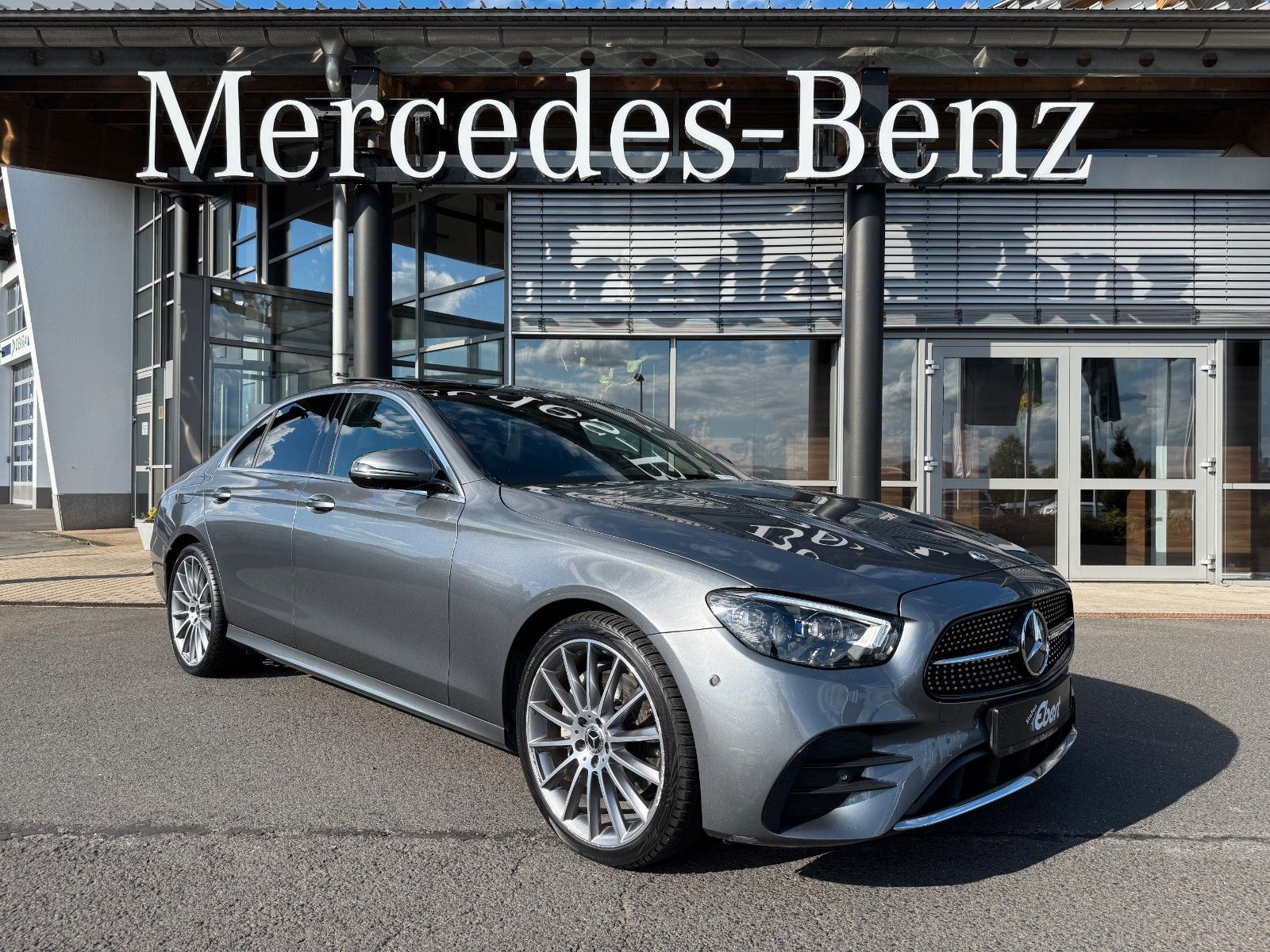 Fahrzeugabbildung Mercedes-Benz E 220d AMG+Pano+MultiBeam+Ambiente+TotW+360