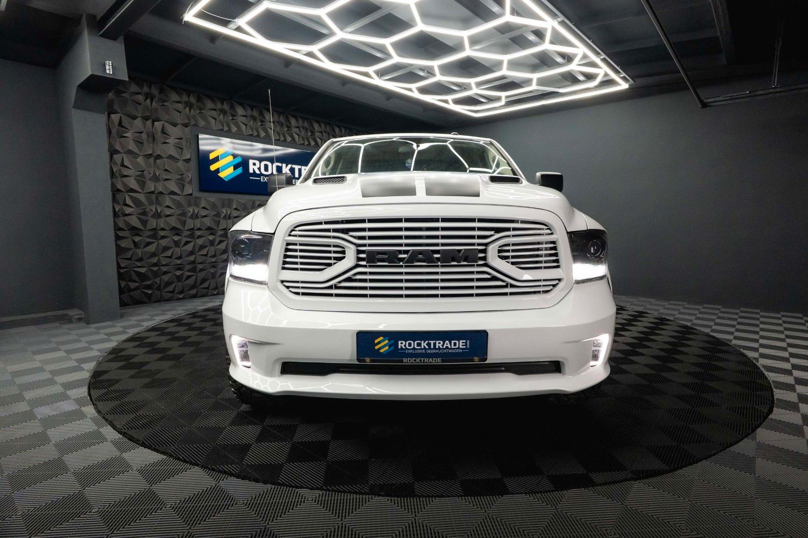 Fahrzeugabbildung Dodge RAM 5.7 V8 HEMI 4x4 SingleCab MAXI LONGBED *LED*